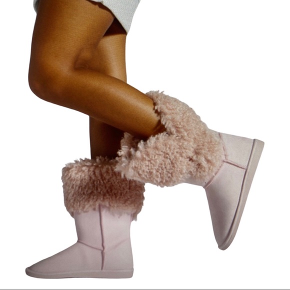 Fuzzie Boot NWT - Picture 1 of 3